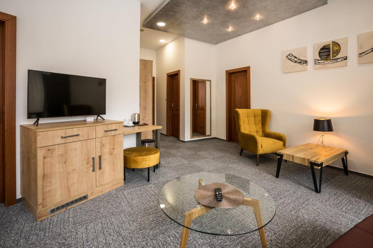 Hotel Somka Дриеница Экстерьер фото