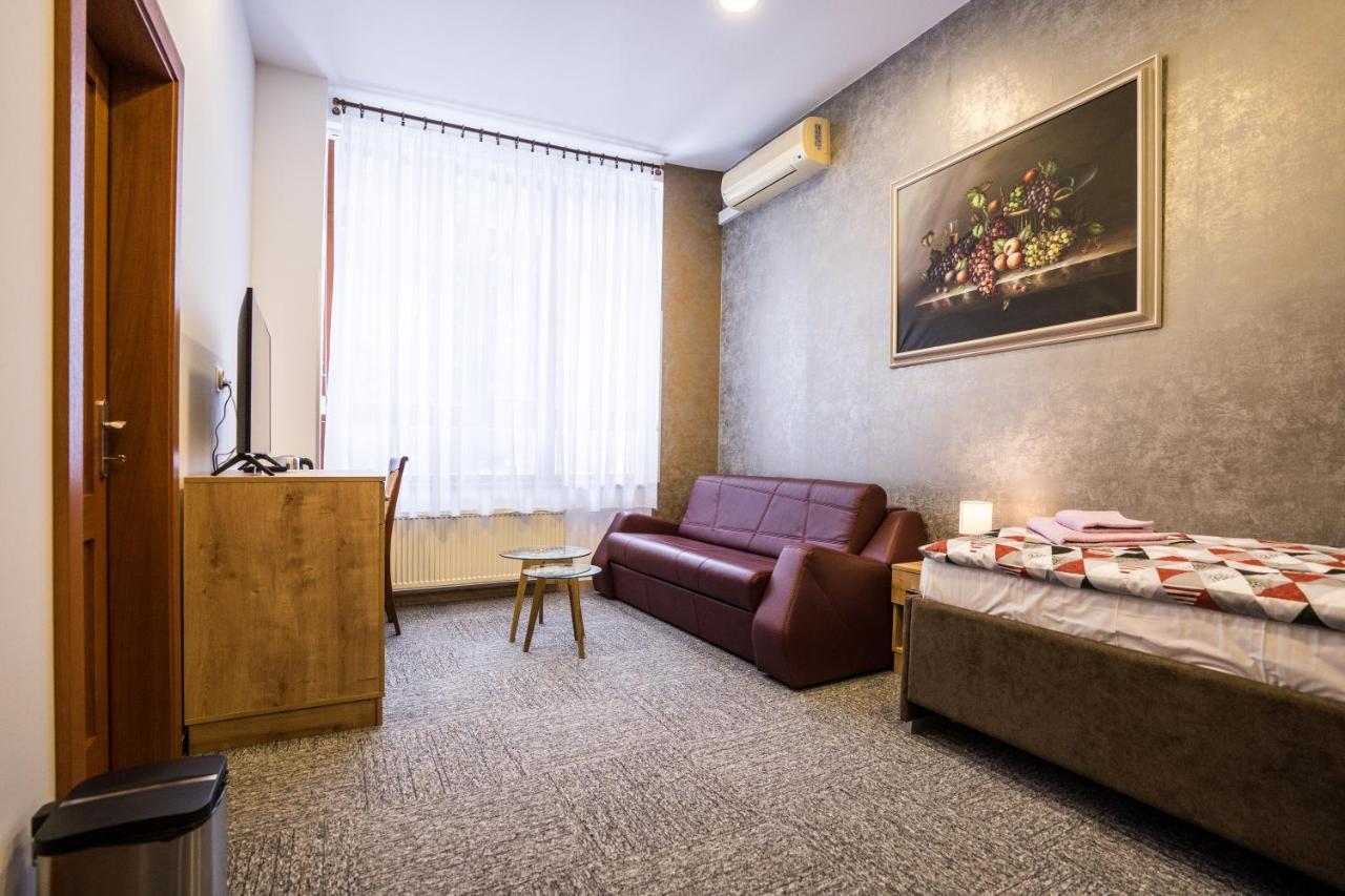Hotel Somka Дриеница Экстерьер фото