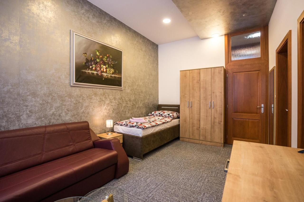 Hotel Somka Дриеница Экстерьер фото